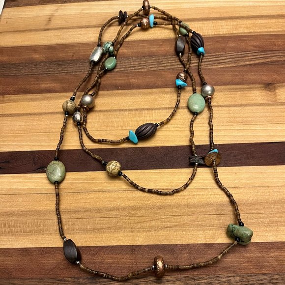 Set of two Necklaces and one pair of Earrings. - Picture 2 of 4